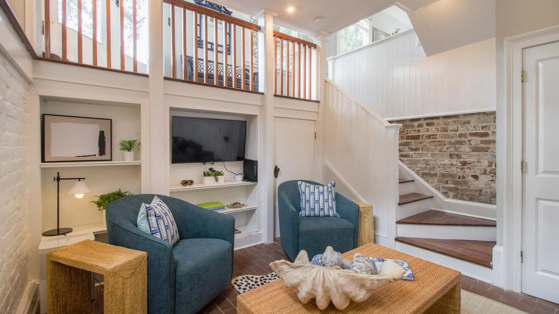 Apartment Walk To It All In Downtown, Double King Beds Savannah
