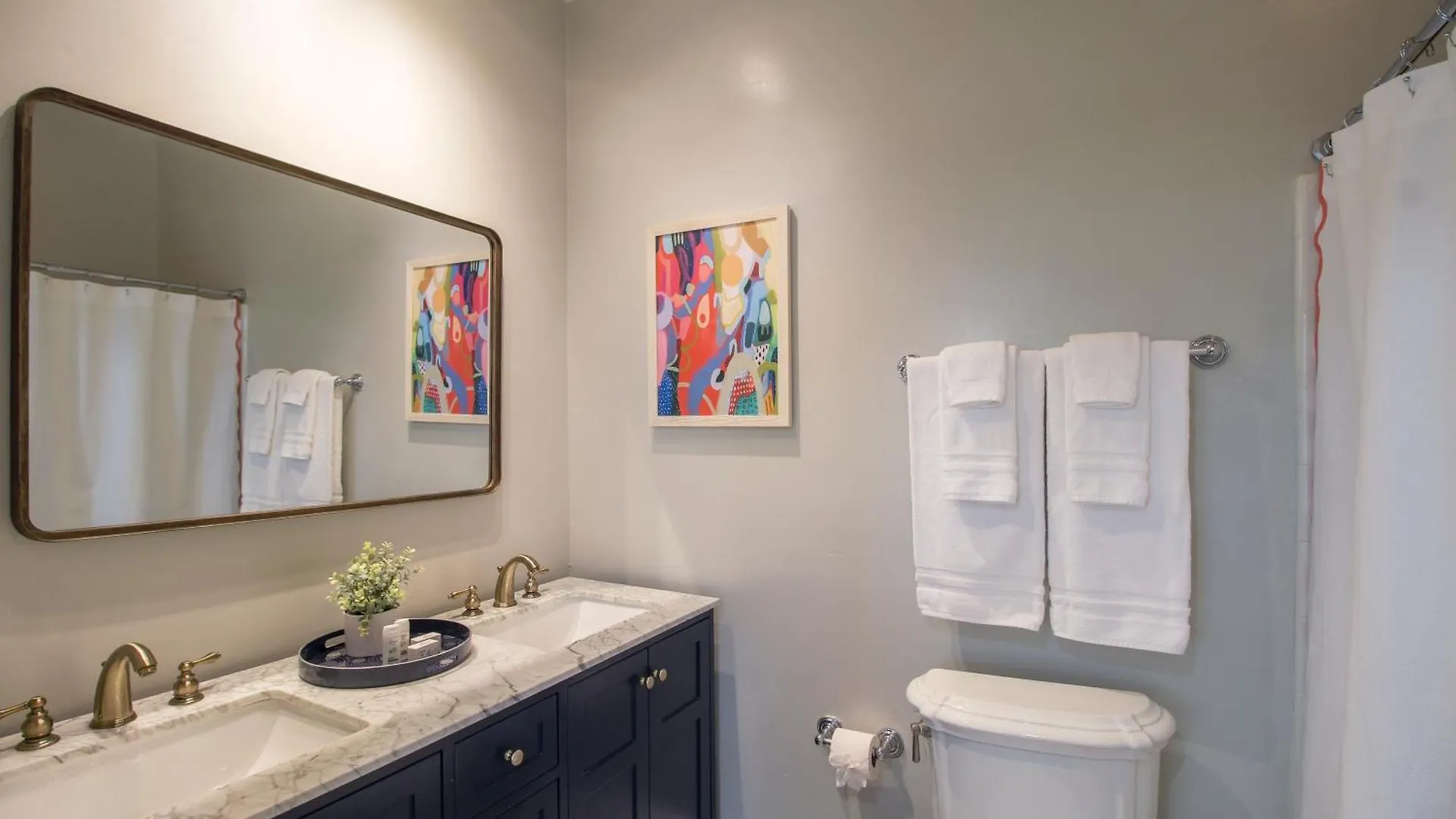 Walk To It All In Downtown, Double King Beds Savannah United States