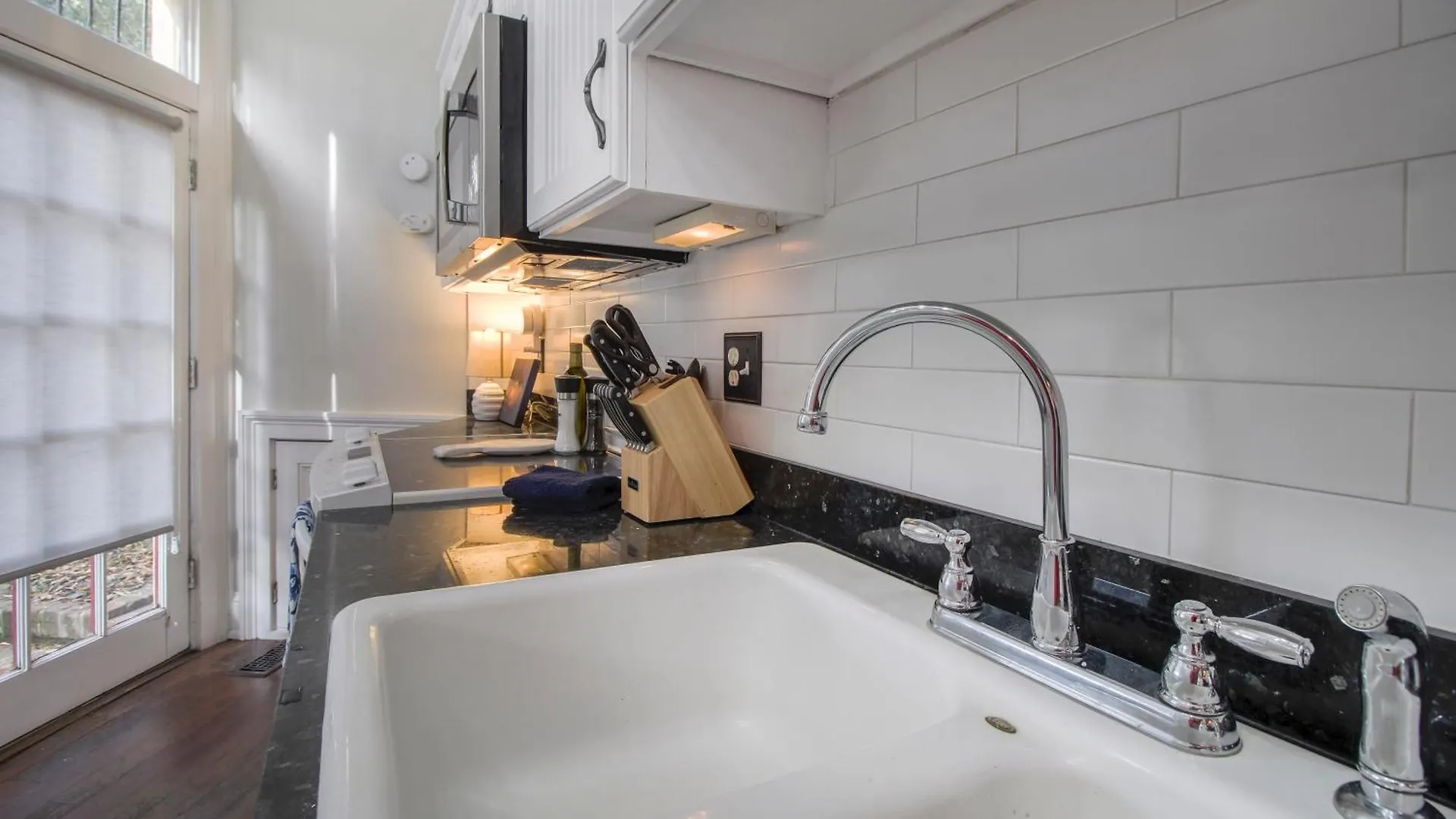 Walk To It All In Downtown, Double King Beds Savannah 0*,