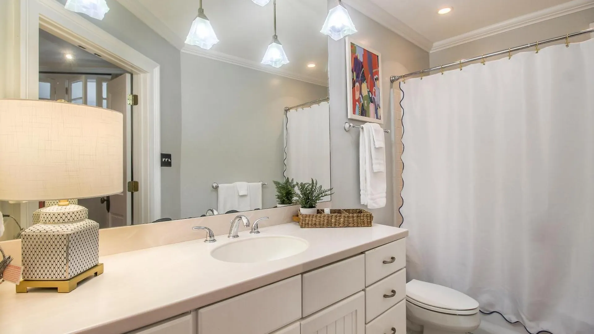 Walk To It All In Downtown, Double King Beds Savannah Apartment
