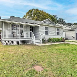 Holiday home About 7 Miles To Historic District!, Savannah
