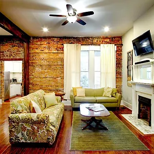 Holiday home 4 Bedroom Beauty In Historic Building, Savannah